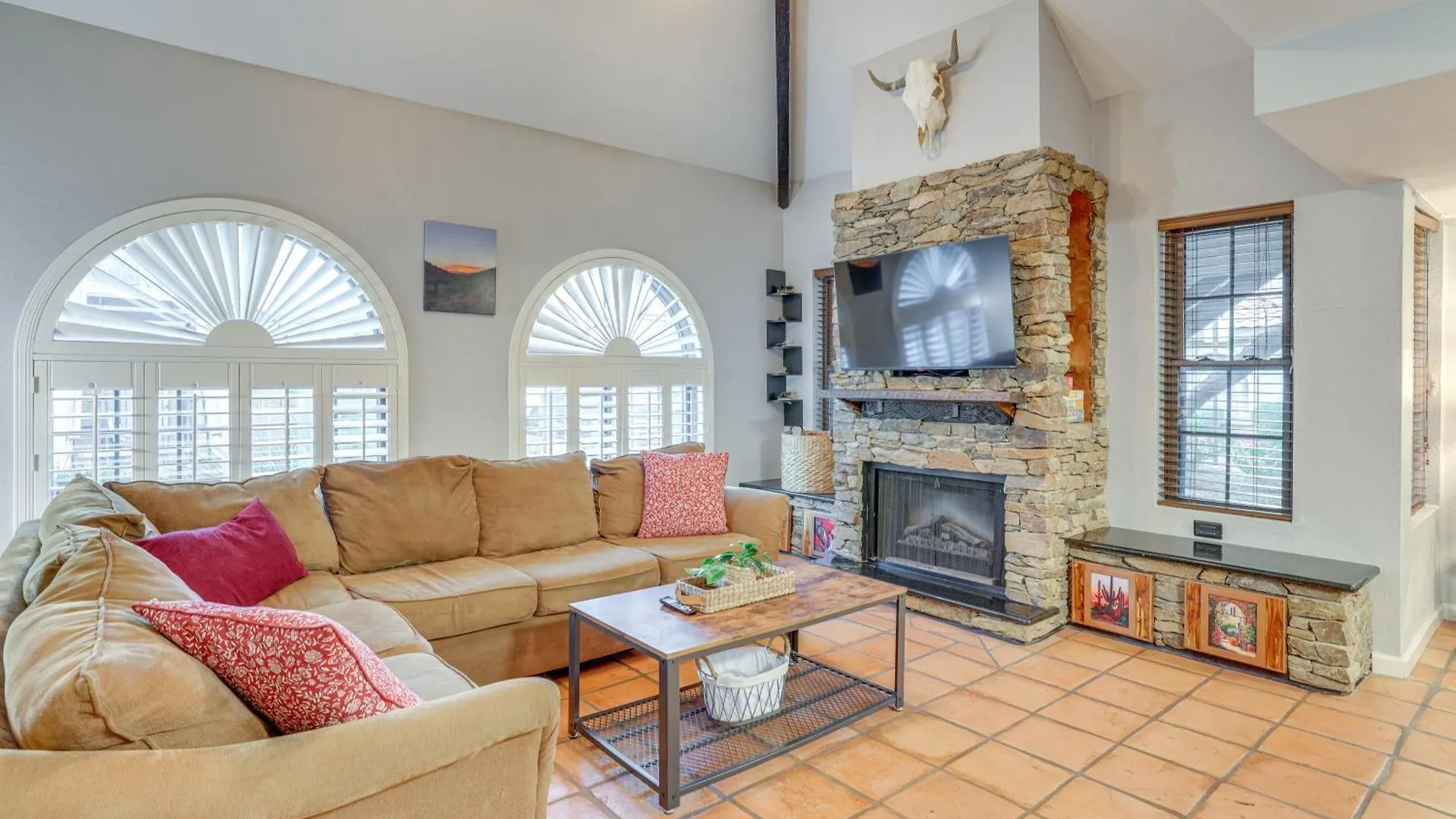 Scottsdale Condo With Community Pool Walk To Park! 0*,